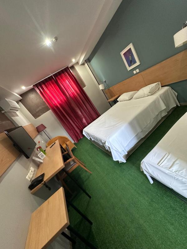 Economy Triple Room image 4