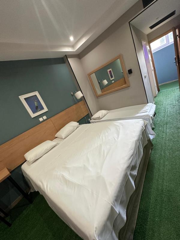 Economy Triple Room image 1