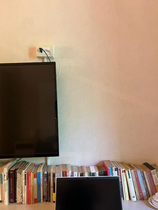 Bed And Books - image 2