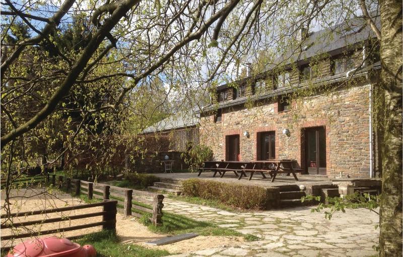 Eleven-Bedroom Holiday home image 3