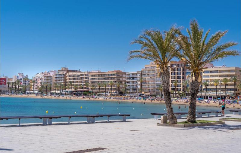 2 Bedroom Lovely Apartment In Torrevieja - image 11