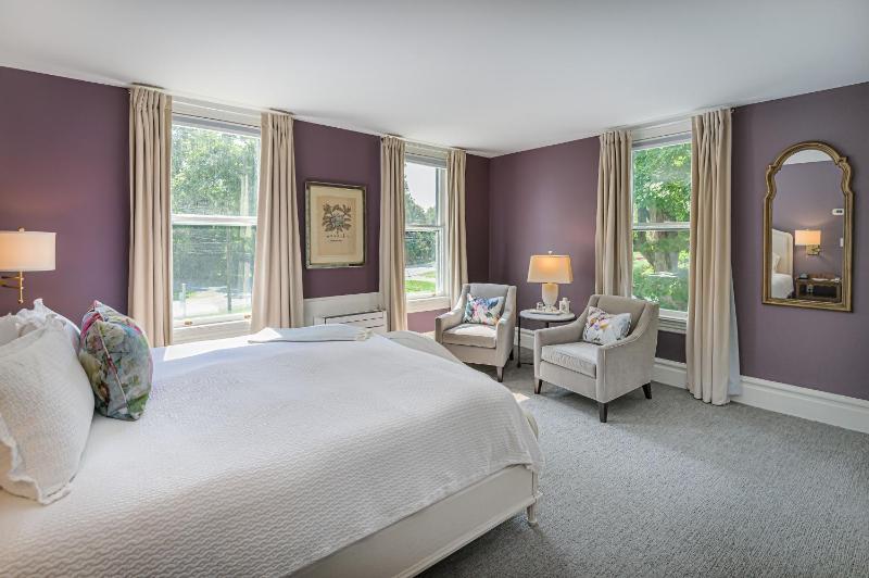 King Room image 4