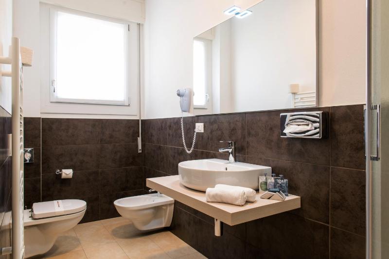 Double or Twin Room image 3