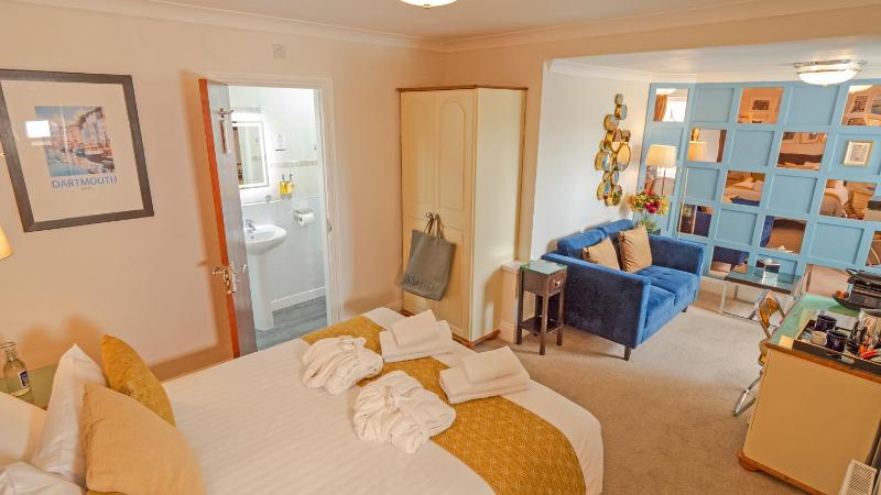 Riviera Lodge Hotel - image 13