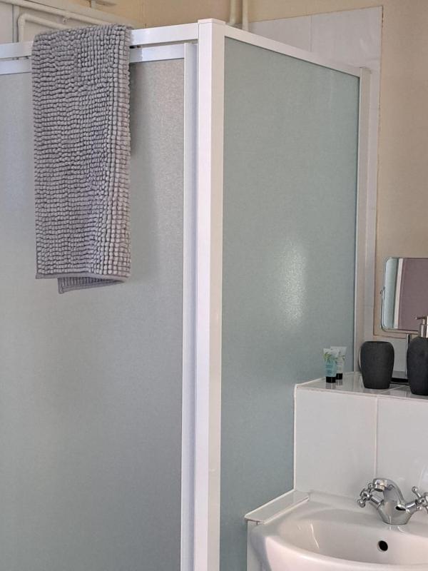 Small Double Room image 4