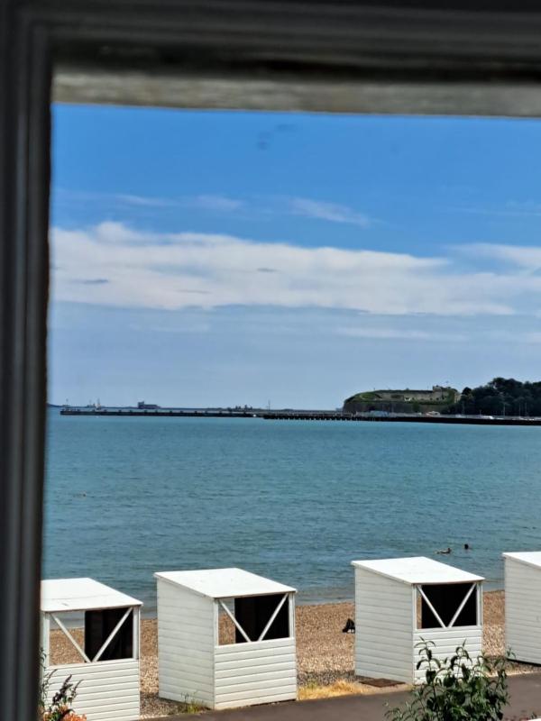 Family Room with Sea View image 4