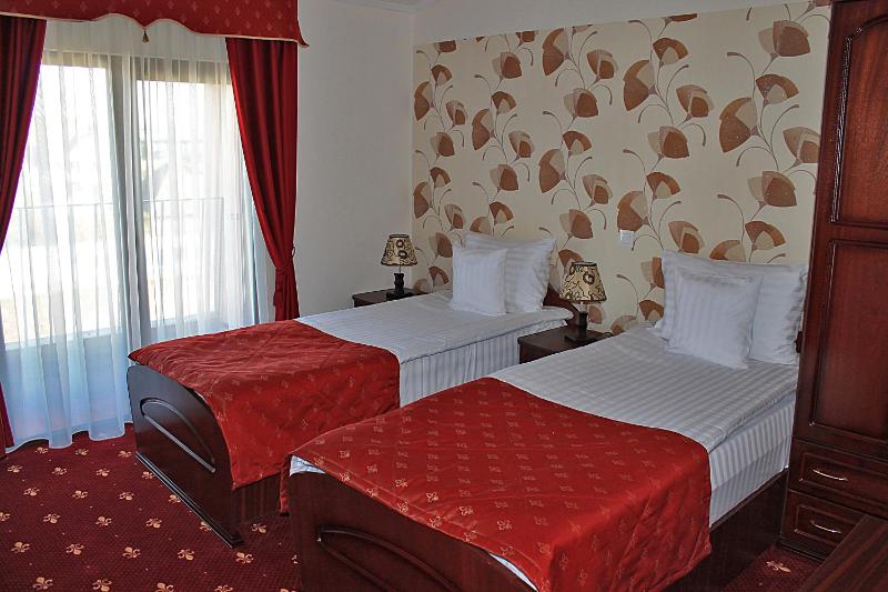 Standard Twin Room image 2