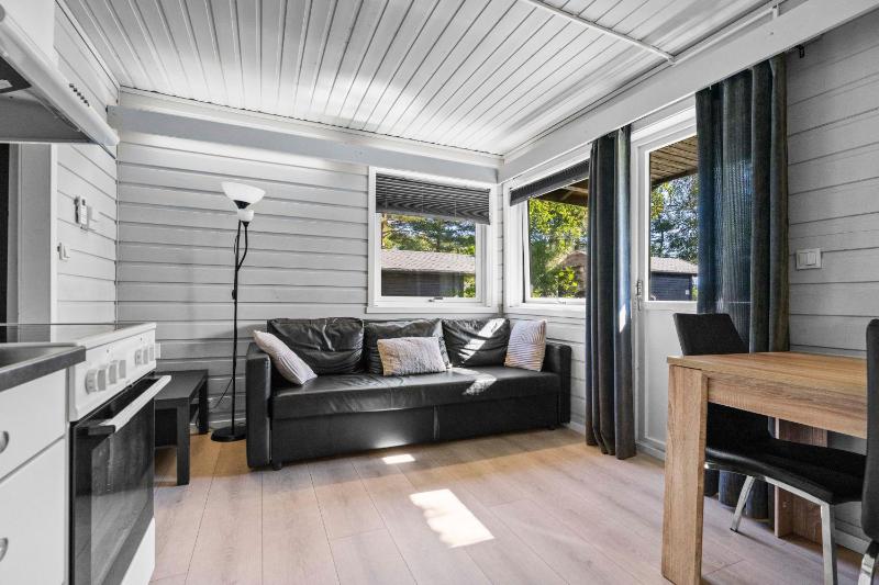 One-Bedroom Cottage image 4