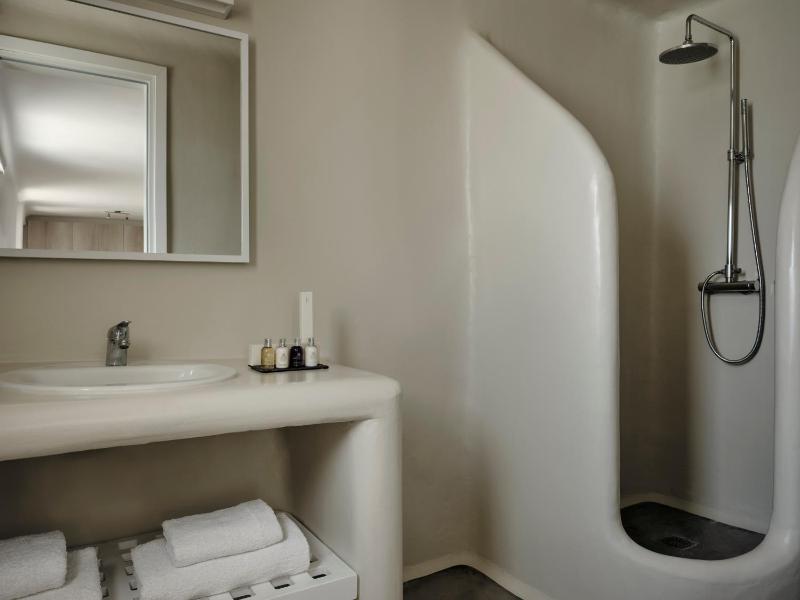 Two-Bedroom Suite with Private Pool and Sea View image 4