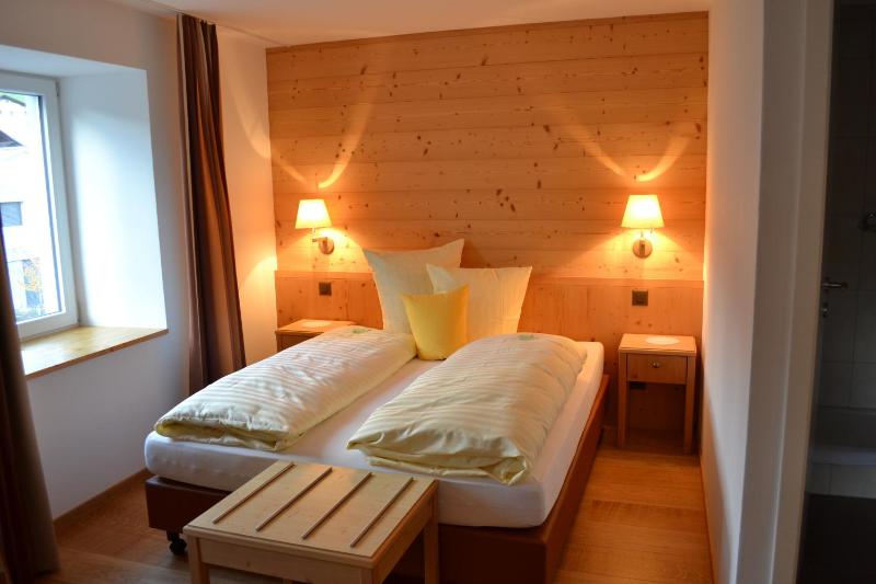 Economy Double Room image 3