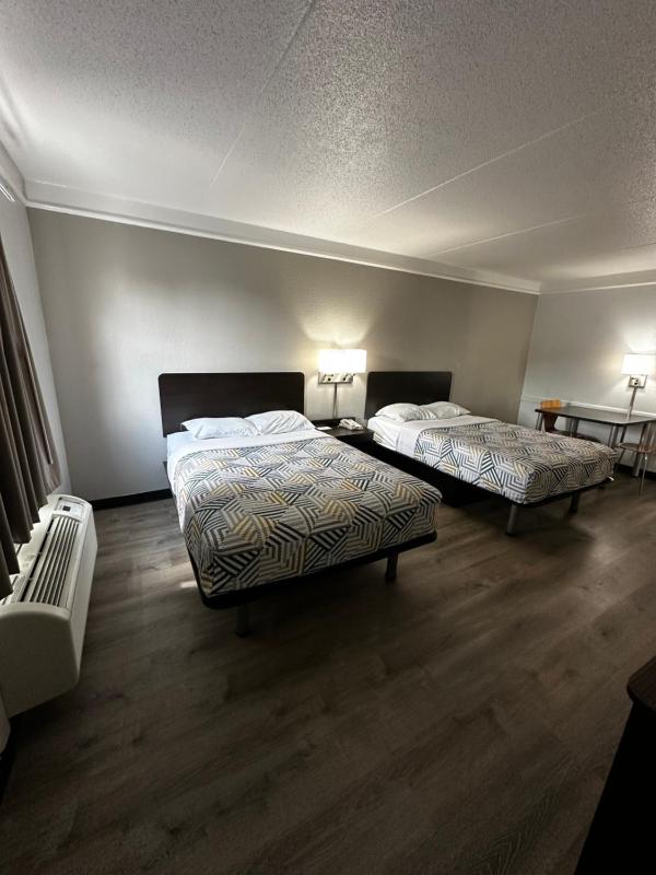 Deluxe Quadruple Room image 2