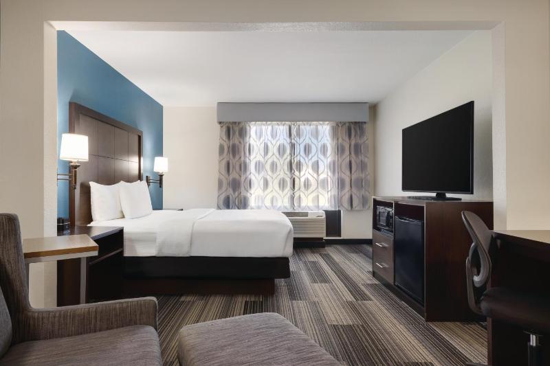 Queen Room image 4
