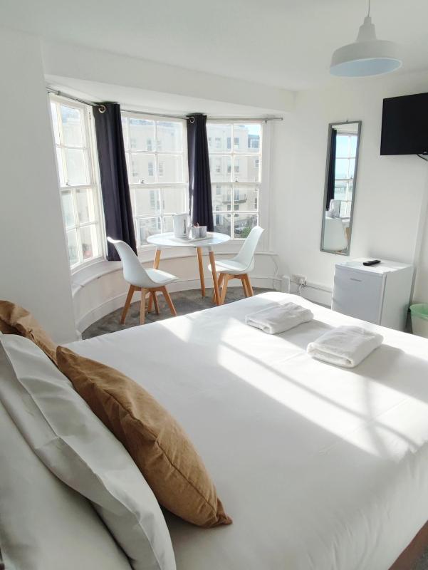 Double Room with Sea View image 3