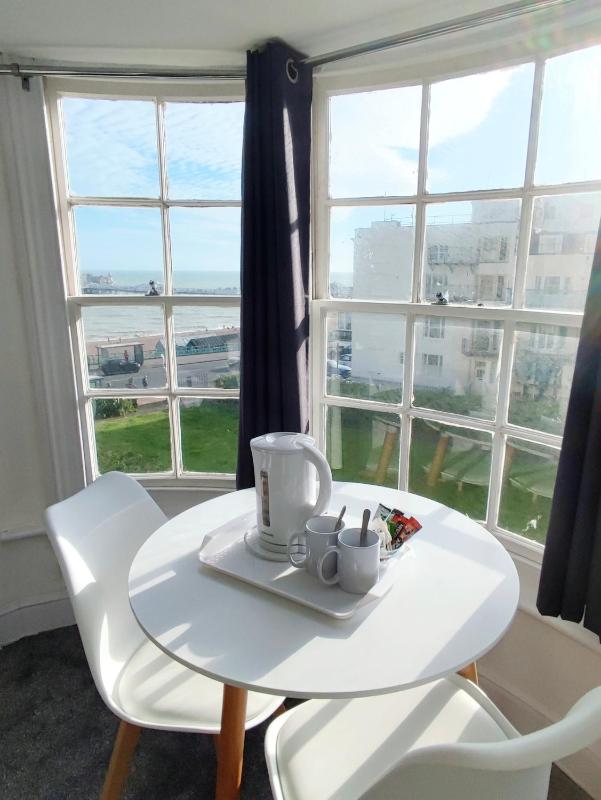 Double Room with Sea View image 4