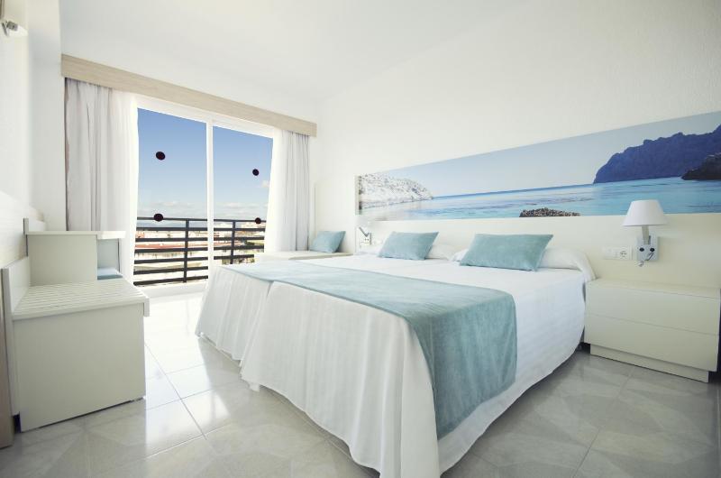 Premium Double Room image 3