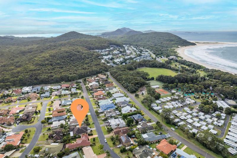 Fingal on Whitesands 1 12 Whitesands Road all on ground level with air con wifi and boat parking - image 14