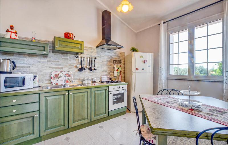 Awesome Home In Siracusa - image 9