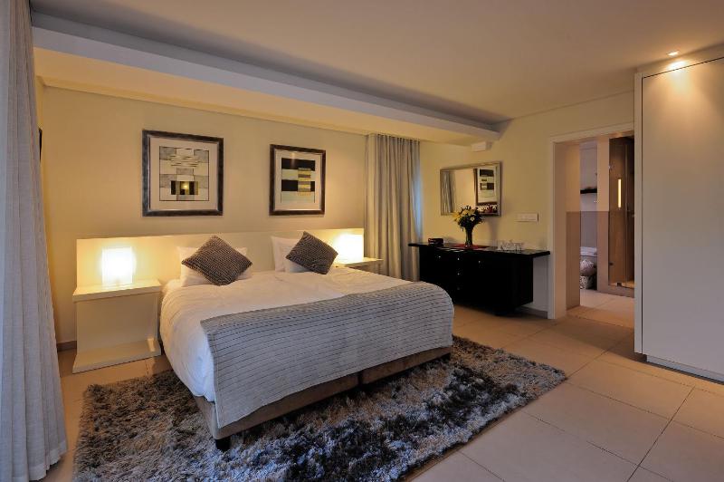 Luxury Two-Bedroom Apartment image 3