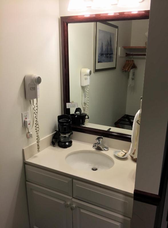 Queen Room with Two Queen Beds - First Floor - Dog Friendly Room image 3