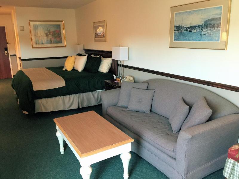 King Room with Balcony image 4