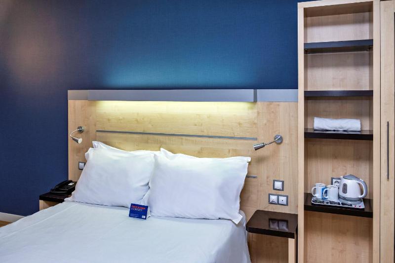 Standard Room image 4