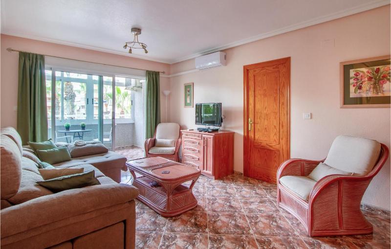 2 Bedroom Lovely Apartment In Torrevieja - image 4