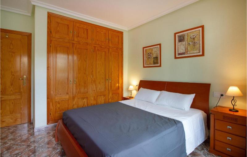 2 Bedroom Lovely Apartment In Torrevieja - image 16