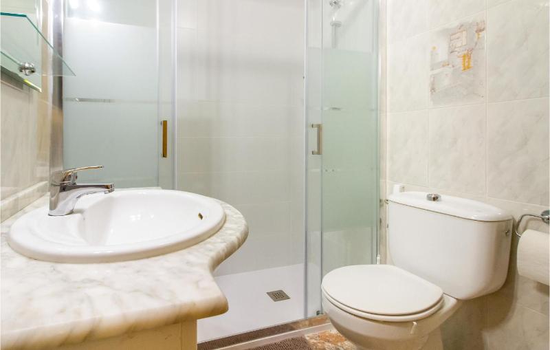 2 Bedroom Lovely Apartment In Torrevieja - image 2