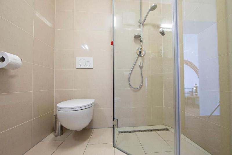 Twin Room image 2