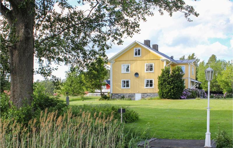 Nice Home In Urshult With Wifi Images