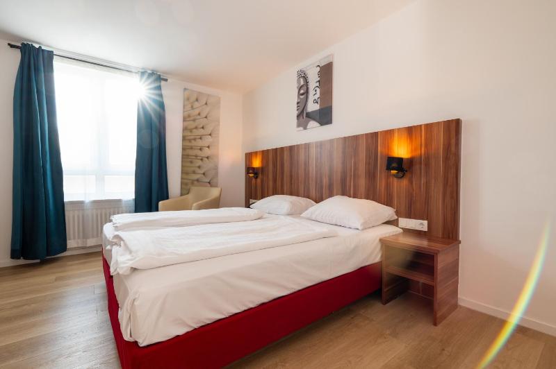 Twin Room image 1