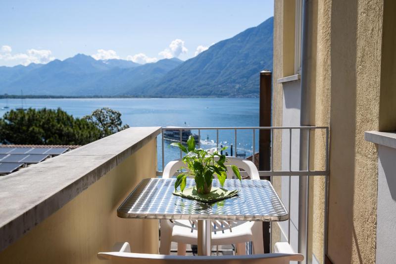 Triple Room with Balcony image 4