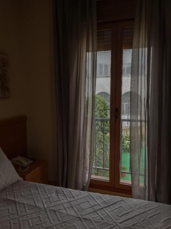 Single Room image 4