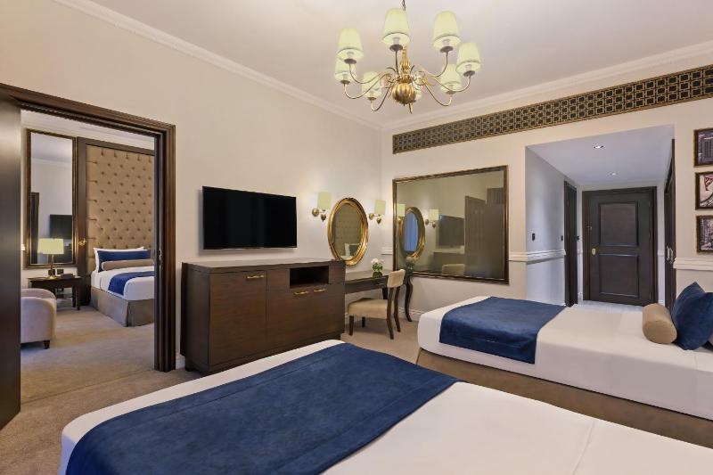Superior Room, Private Beach, Infinity Pool, Lazy River & Kids Club Access image 4