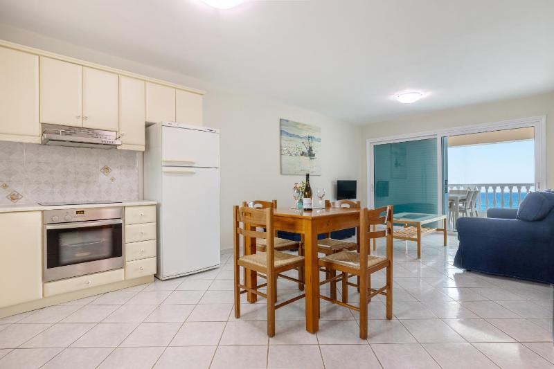 One-Bedroom Apartment with Sea View image 3