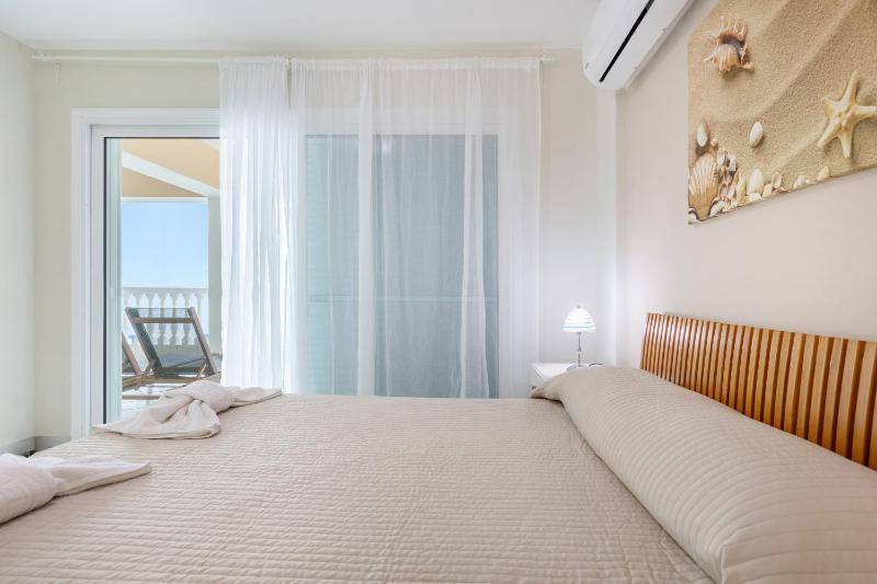 One-Bedroom Apartment with Sea View image 2