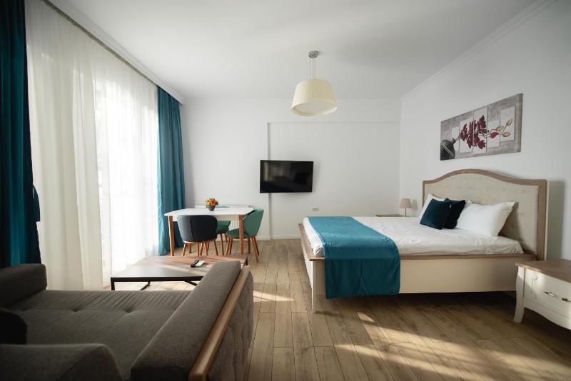 Deluxe Studio with Balcony image 3