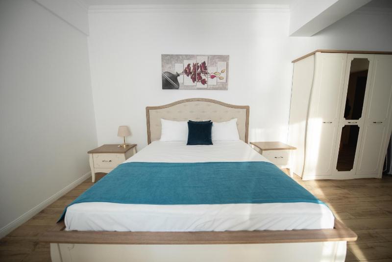 Deluxe Studio with Balcony image 4