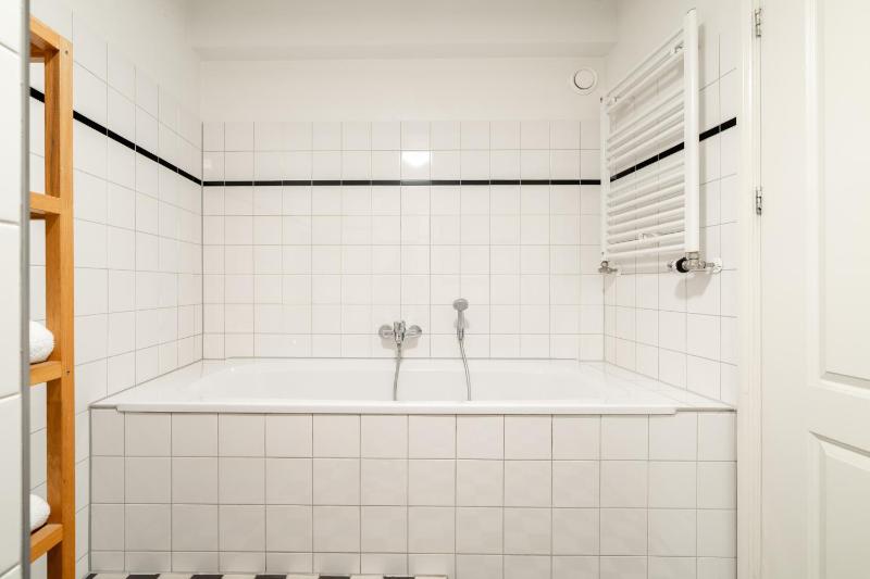 Large 2 Bedroom Apartment with Sofa Bed image 3