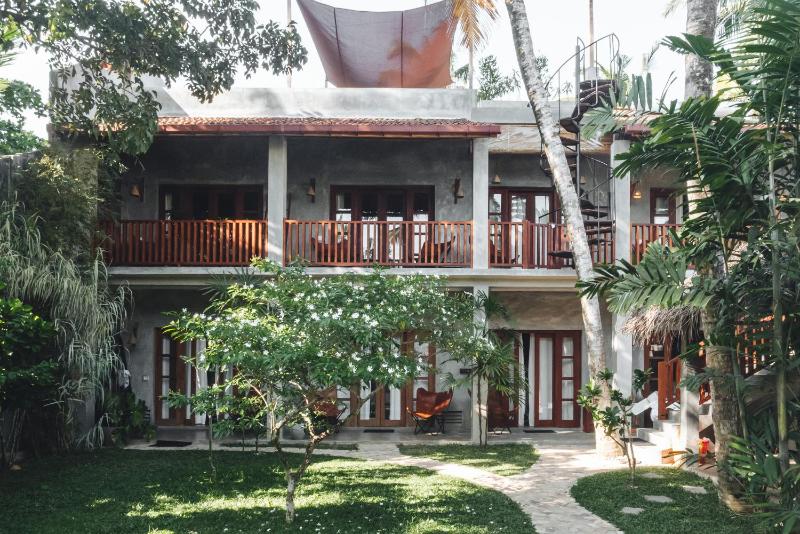 Jamu Surf Lodge - image 1