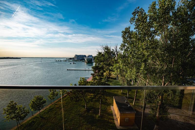 Family One-Bedroom Apartment with Balcony image 2