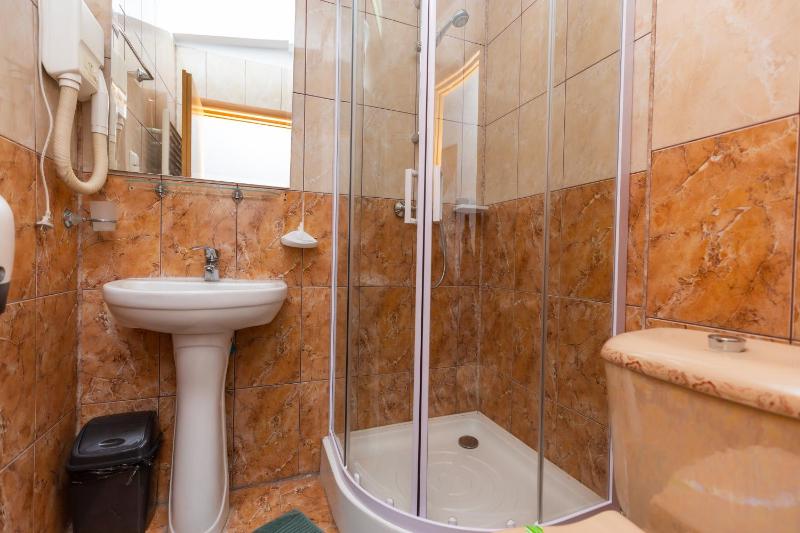 Single Room image 4
