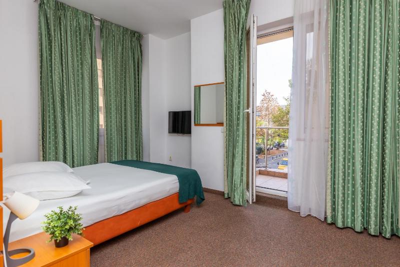 Single Room image 3