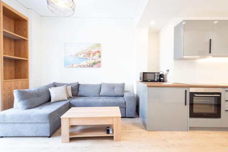 Modern 2-Bedroom Gem close to Metro - image 1