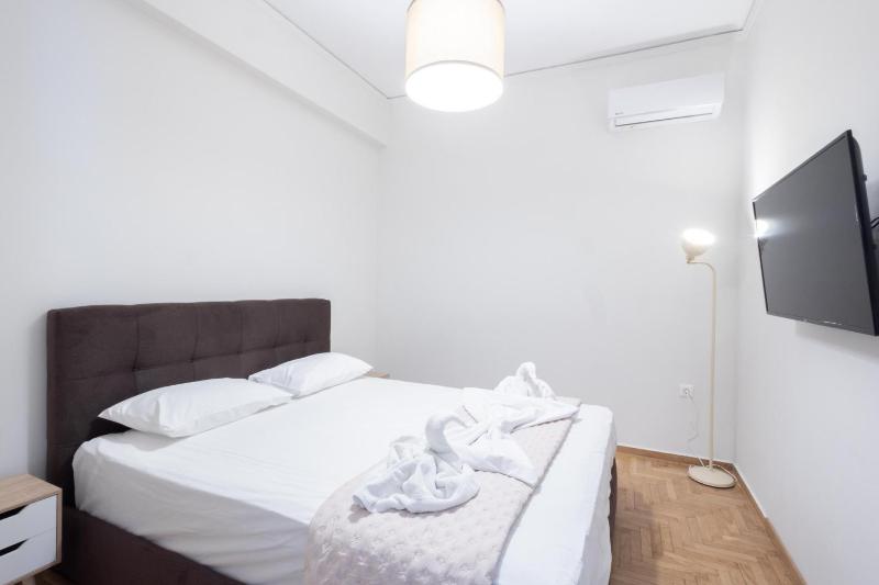 Modern 2-Bedroom Gem close to Metro - image 13