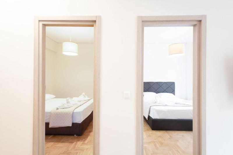 Modern 2-Bedroom Gem close to Metro - image 8