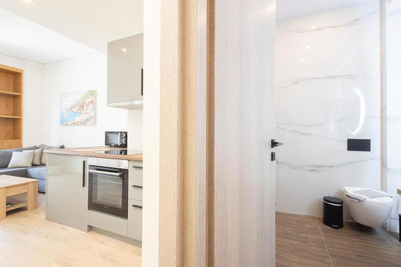 Modern 2-Bedroom Gem close to Metro - image 2