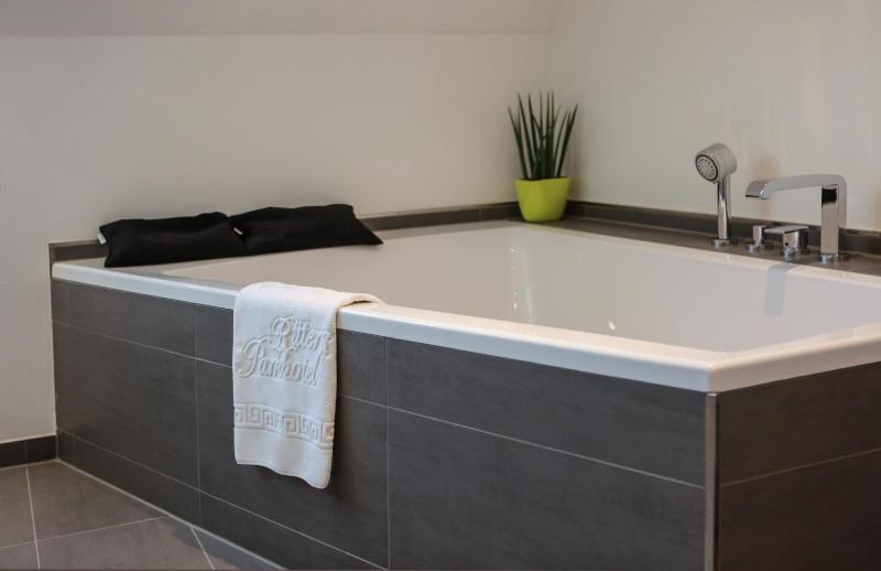 One-Bedroom Apartment with Balcony image 4