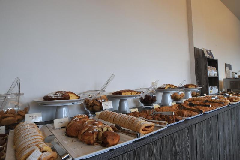 Tiby Hotel - image 6
