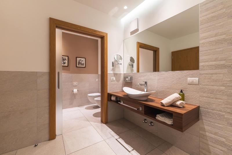 Superior Suite image 3